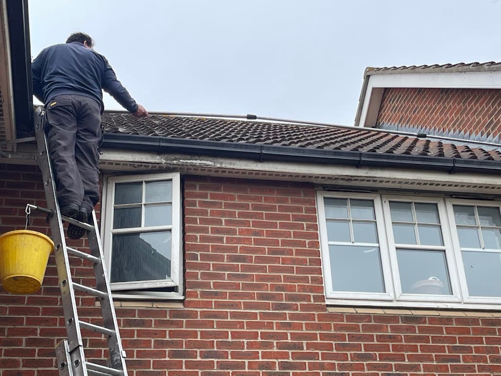 Gutters Gurus ltd