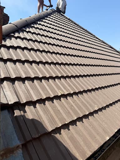 HIGHLIGHT ROOFING AND BUILDING LTD — Customer photo
