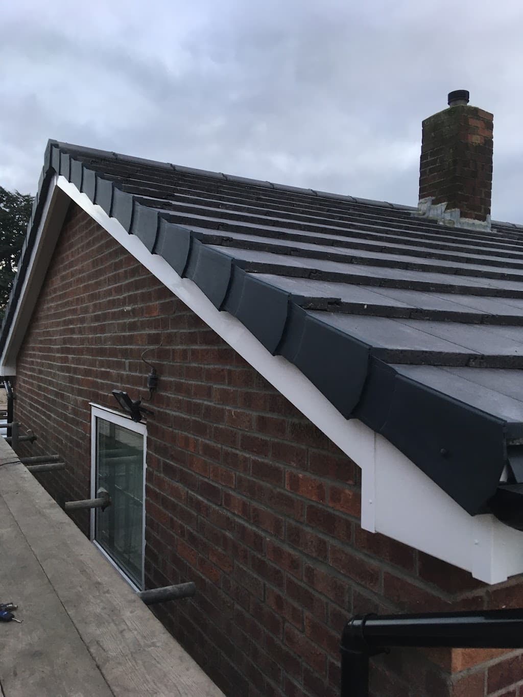 DJE Guttering & Roofing services